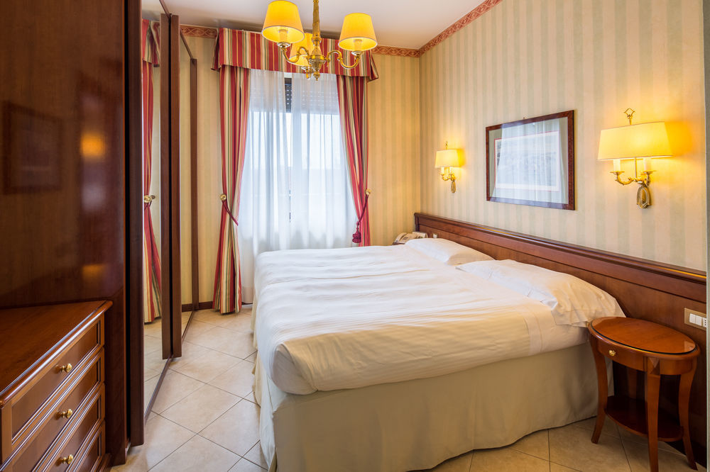 Unaway Hotel & Residence Linea Uno Milano Buitenkant foto