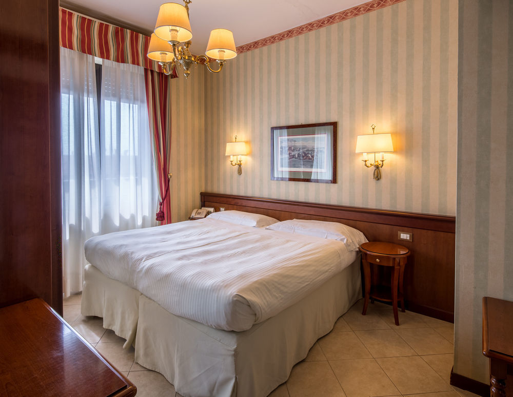 Unaway Hotel & Residence Linea Uno Milano Buitenkant foto