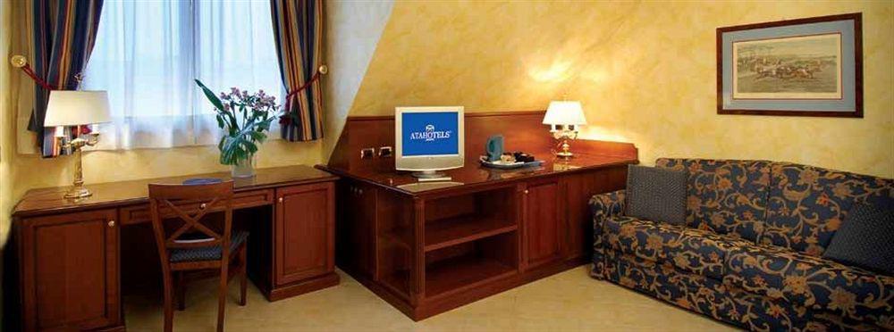 Unaway Hotel & Residence Linea Uno Milano Buitenkant foto